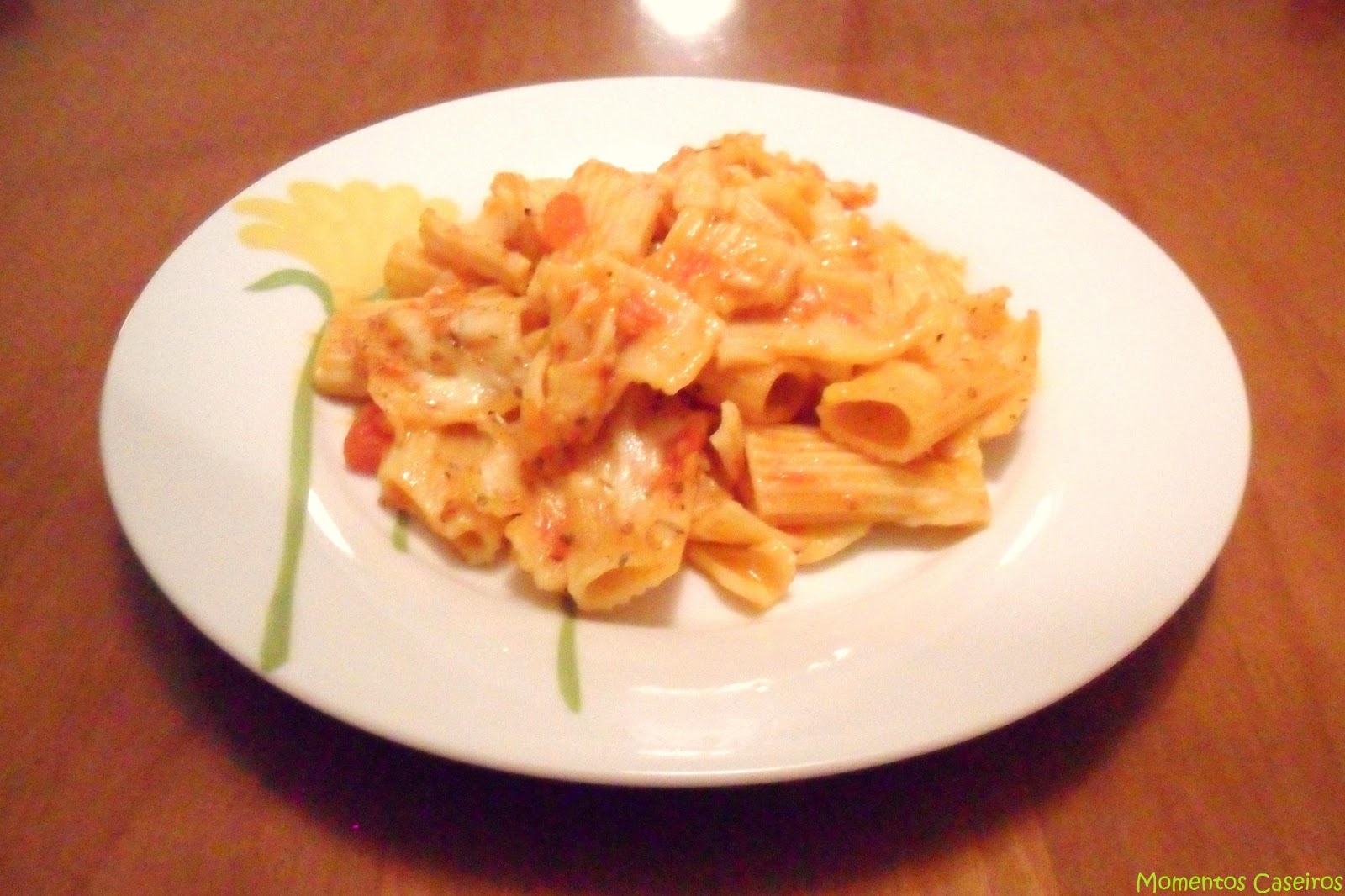 Momentos Caseiros: Macarrão com molho de tomate