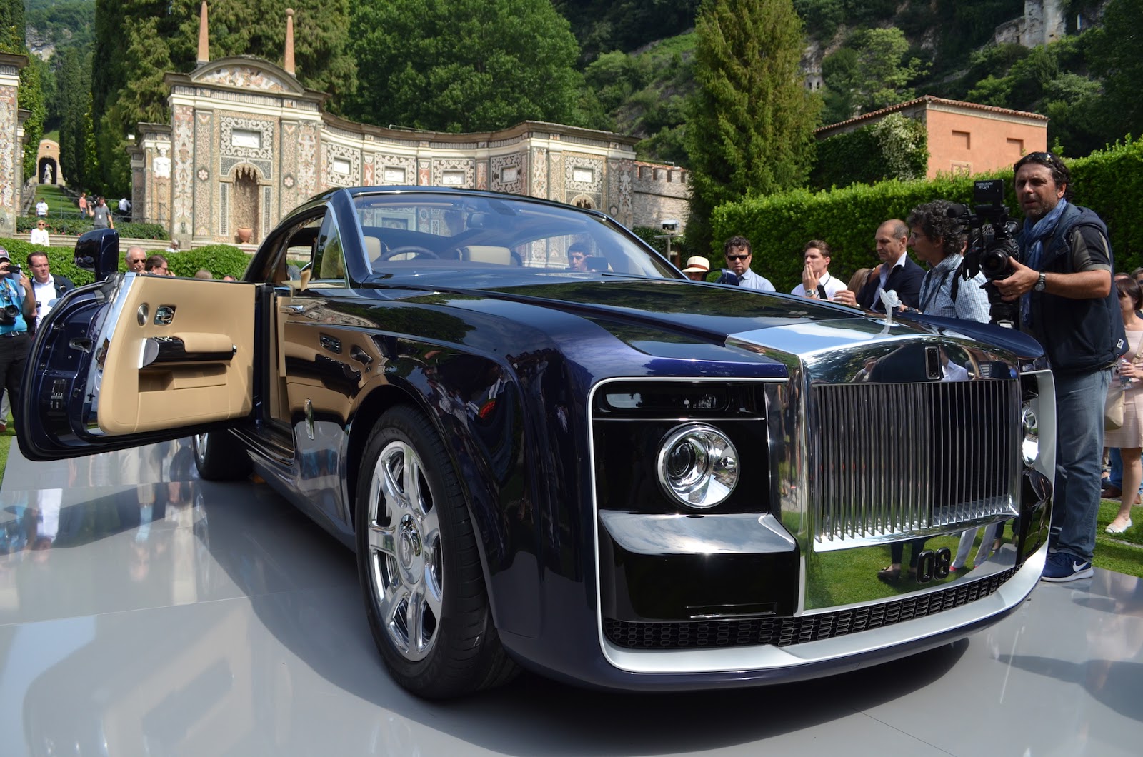 41 MILHÕES RollsRoyce apresenta carro mais caro de todos os tempos