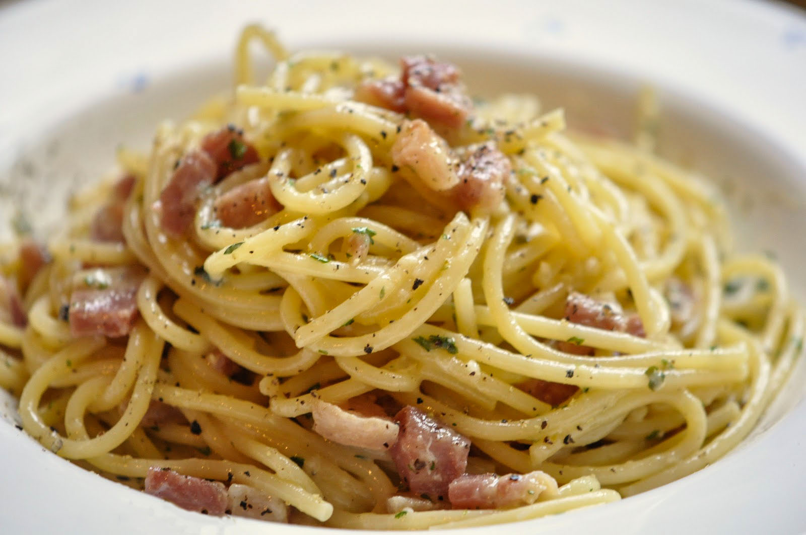 Espaguete á Carbonara: a receita original italiana - Dolci Tentazioni ...