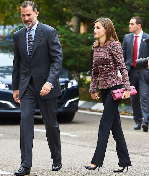 Spanish Episcopal Conference, Queen Letizia wore Uterque sweater, Magrid Pumps, Hugo Boss Trousers, style Mbubag clutch