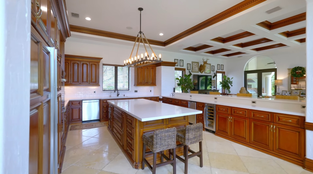 35 Interior Design Photos vs. 10401 SW 64 Ave, Pinecrest, FL Luxury Home Tour