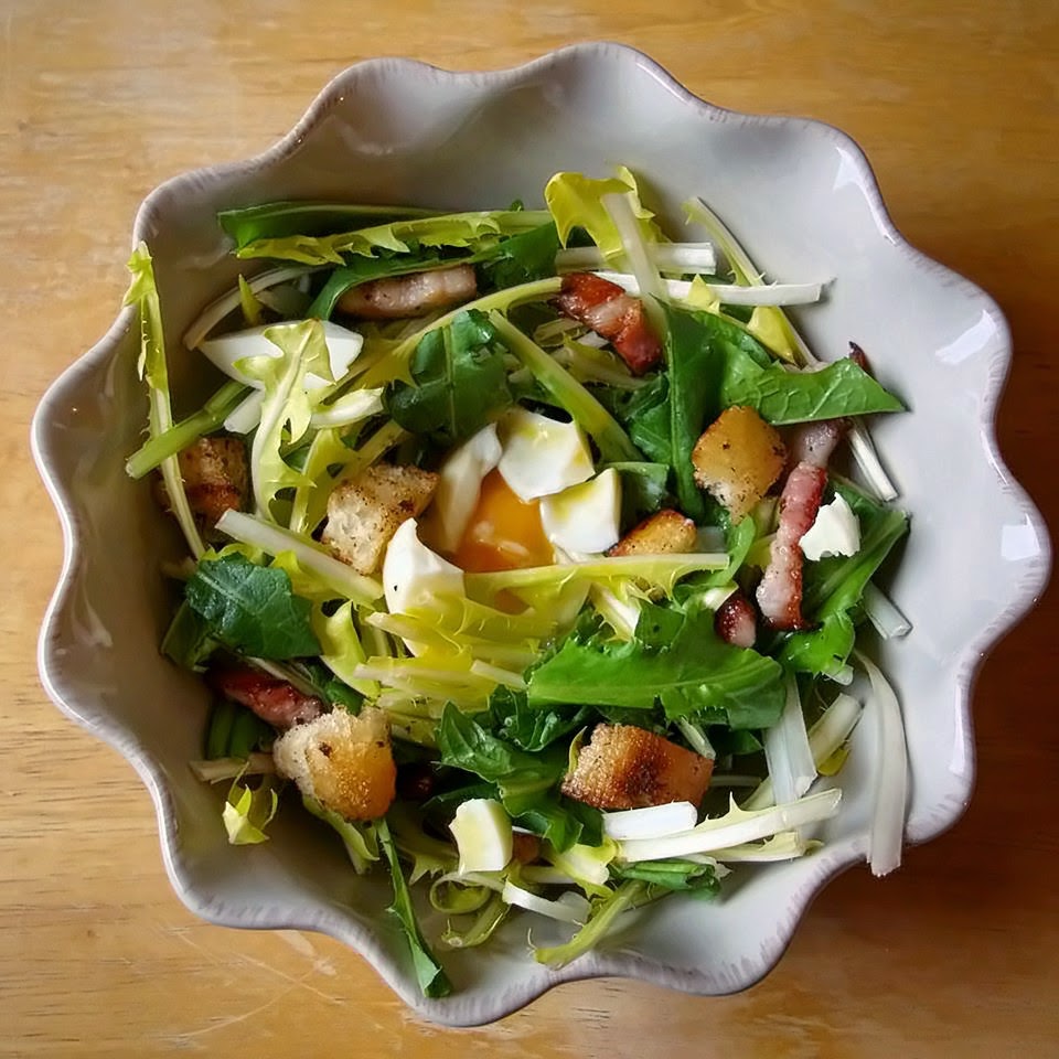 Salade De Pissenlits Aux Lardons Et Oeuf Poché
