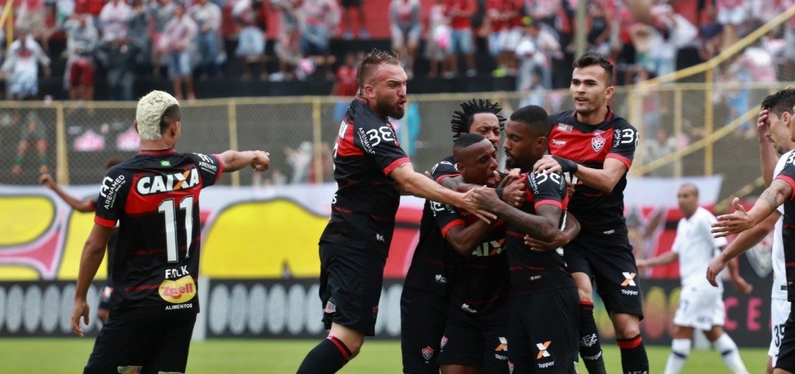 Vitória sai na frente, mas empata com Corinthians e fica perto do Z4 Vitória sai na frente, mas empata com Corinthians e fica perto do Z4
