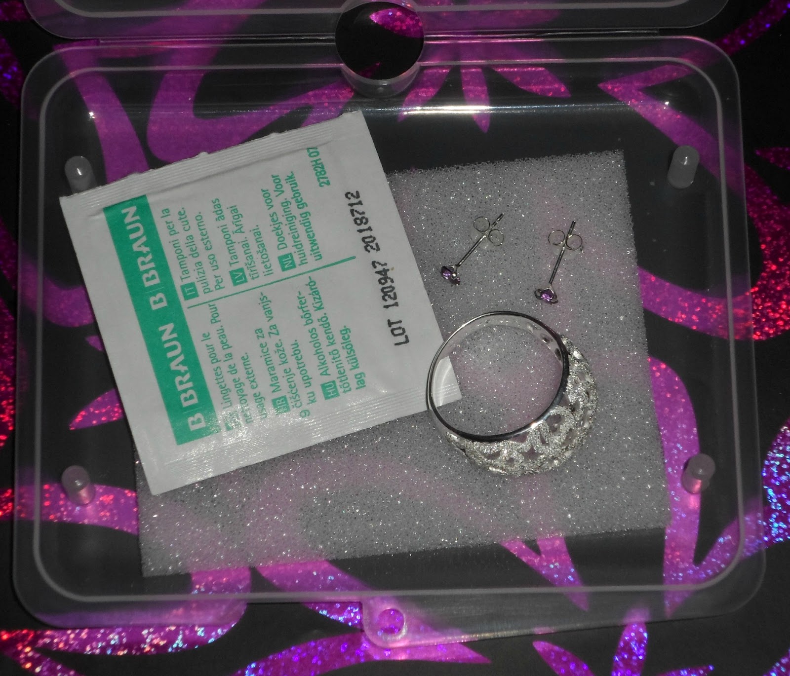 Bungsa Orecchini A Cerchio 4mm In Acciaio Inossidabile – Argento, Unisex, Chiusura A Gancetto