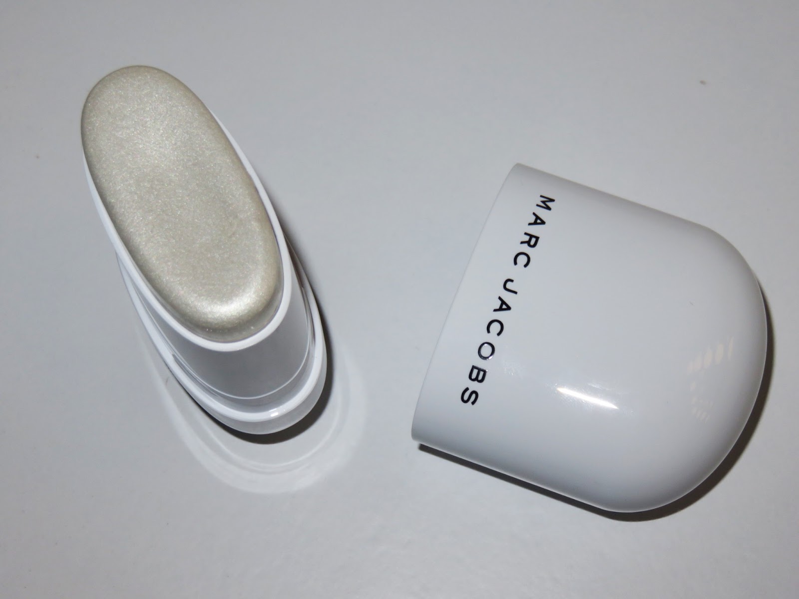  Review Marc Jacobs Glow Stick PRETTY IS MY PROFESSION