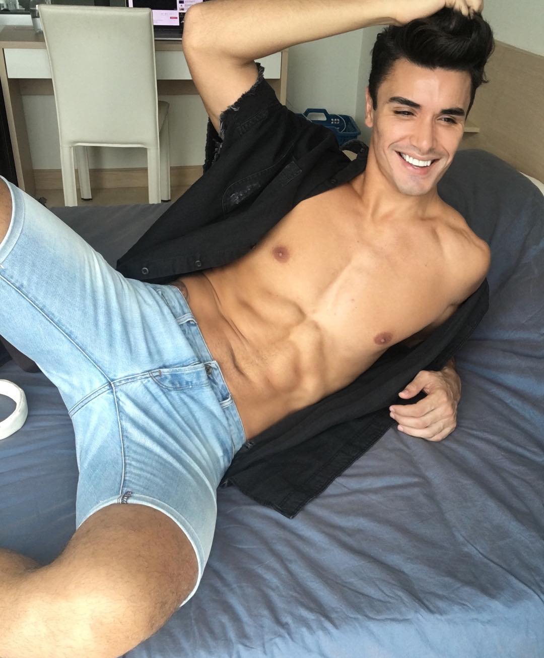 22220771_181997689038819_633183874710083