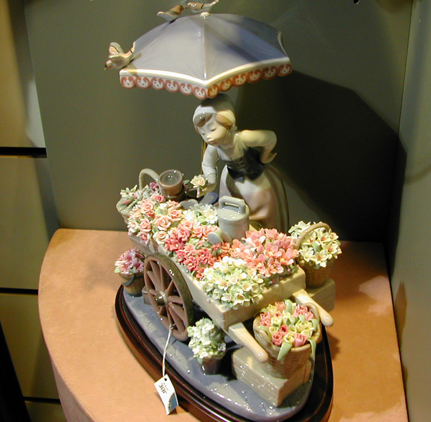 Lladro from Spain Montinas Lladro 01454 FLOWERS OF THE SEASON