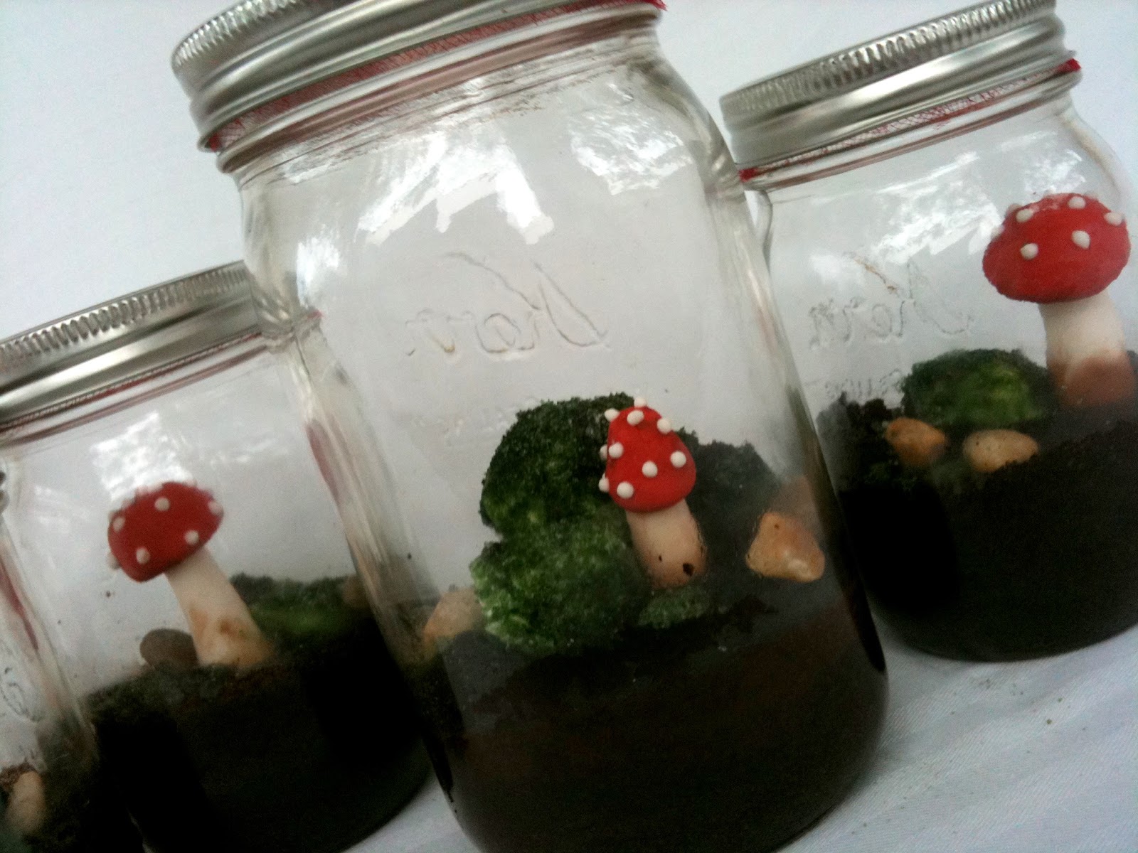 Terrarium Cakes Whimsical Woodland Scenes in a Jar (That You Can Eat!)