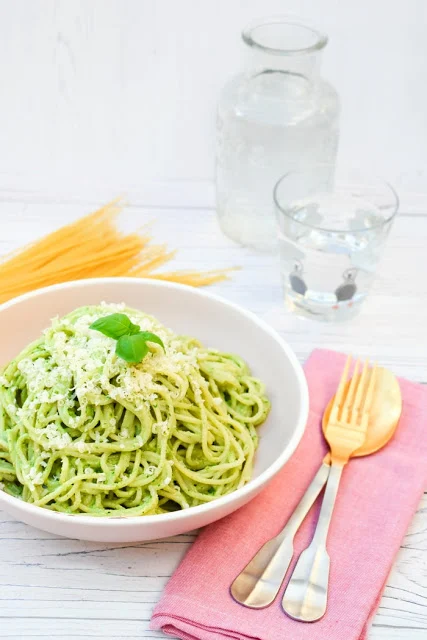 A creamy green sauce for spaghetti that's super silky and coats the pasta beautifully. The pesto is homemade from kale and cashews. It's suitable for vegetarians and vegans.