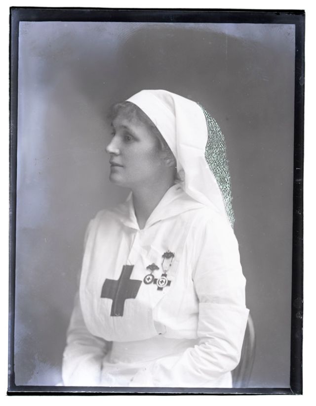 36 Rare and Beautiful Studio Portrait Photos of Nurses in World War I
