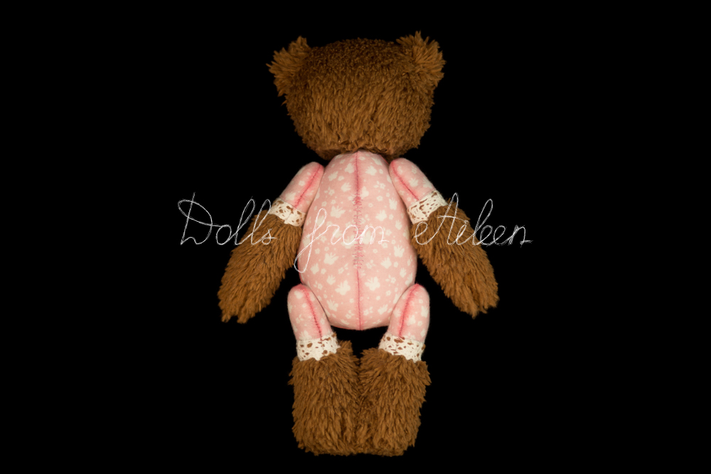 ooak artist teddy bear, view from behind