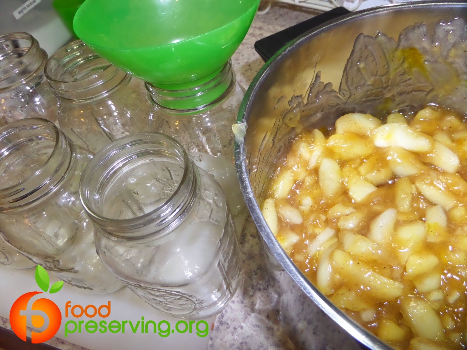 FOOD PRESERVING Spiced Apple Pie Filling