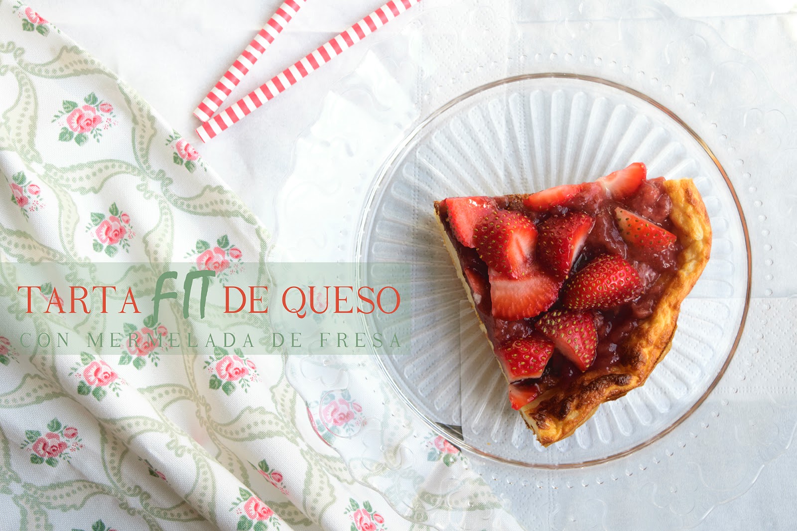 Tarta fit de queso con mermelada de fresas