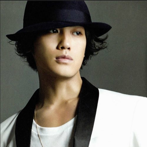 http://3.bp.blogspot.com/-rqbIEOVLrvY/Ugt7xMRdWPI/AAAAAAAAJr8/vVWH3Tgb6JY/s1600/%5BBOOKLET%5D+Jin+Akanishi+-+Hey+What%27s+Up+(8).jpg