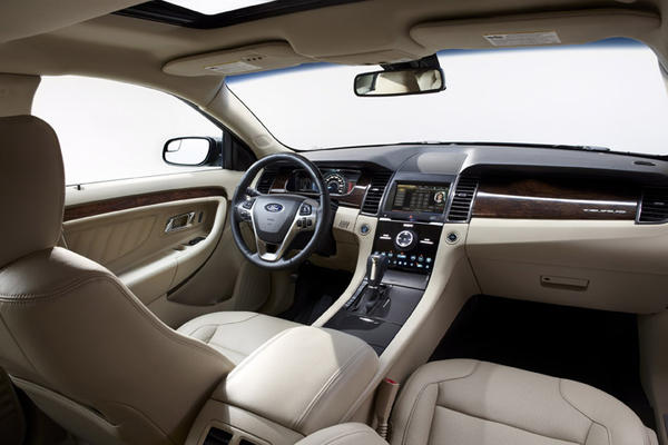 2013-Ford-Taurus-Limited-interior
