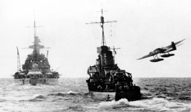 Scharnhorst+is+leading+a+destroyer.jpg