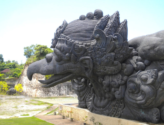 3 Tujuan Wisata yang Menarik di Bali, Selain Pantai - taman budaya garuda wisnu kencana