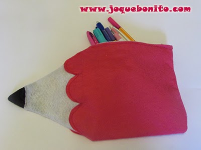 Estuche en fieltro con forma de lapicero 