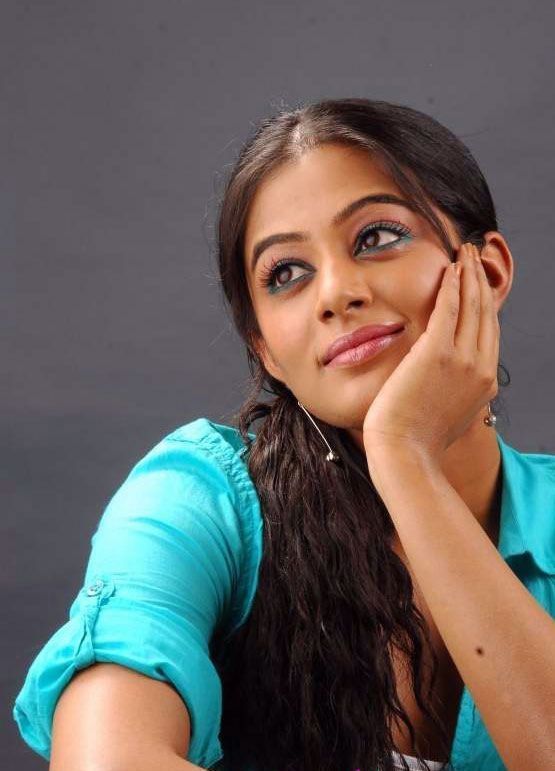 Tamil Actress Priyamani Profile | MudOff