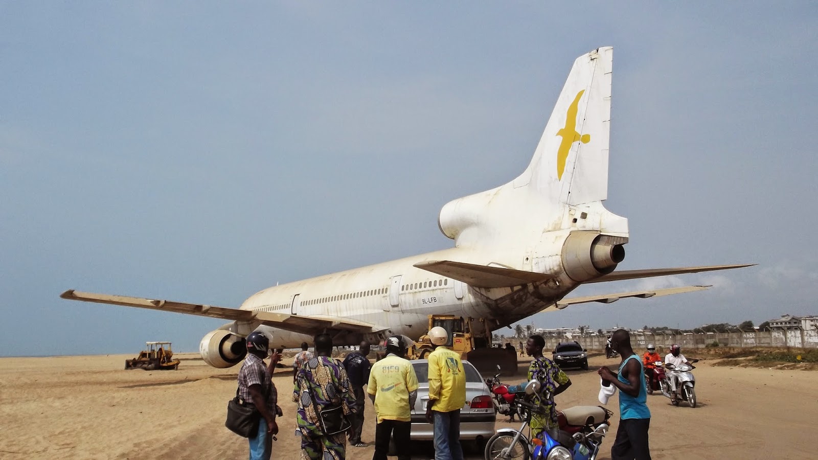 Globe-blogger.net: Le barakah, un avion échoué à Cotonou