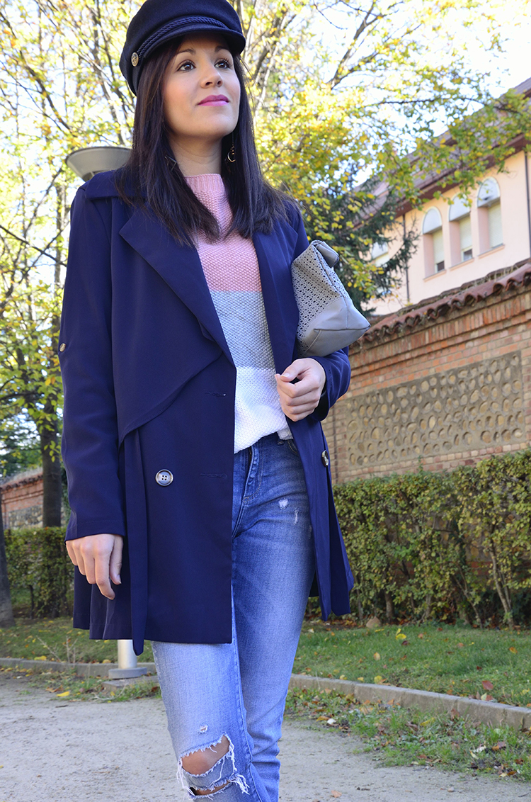 blue_outfit_blogger_sailor_cap_look_jeans_pink_stilettos_sweatter