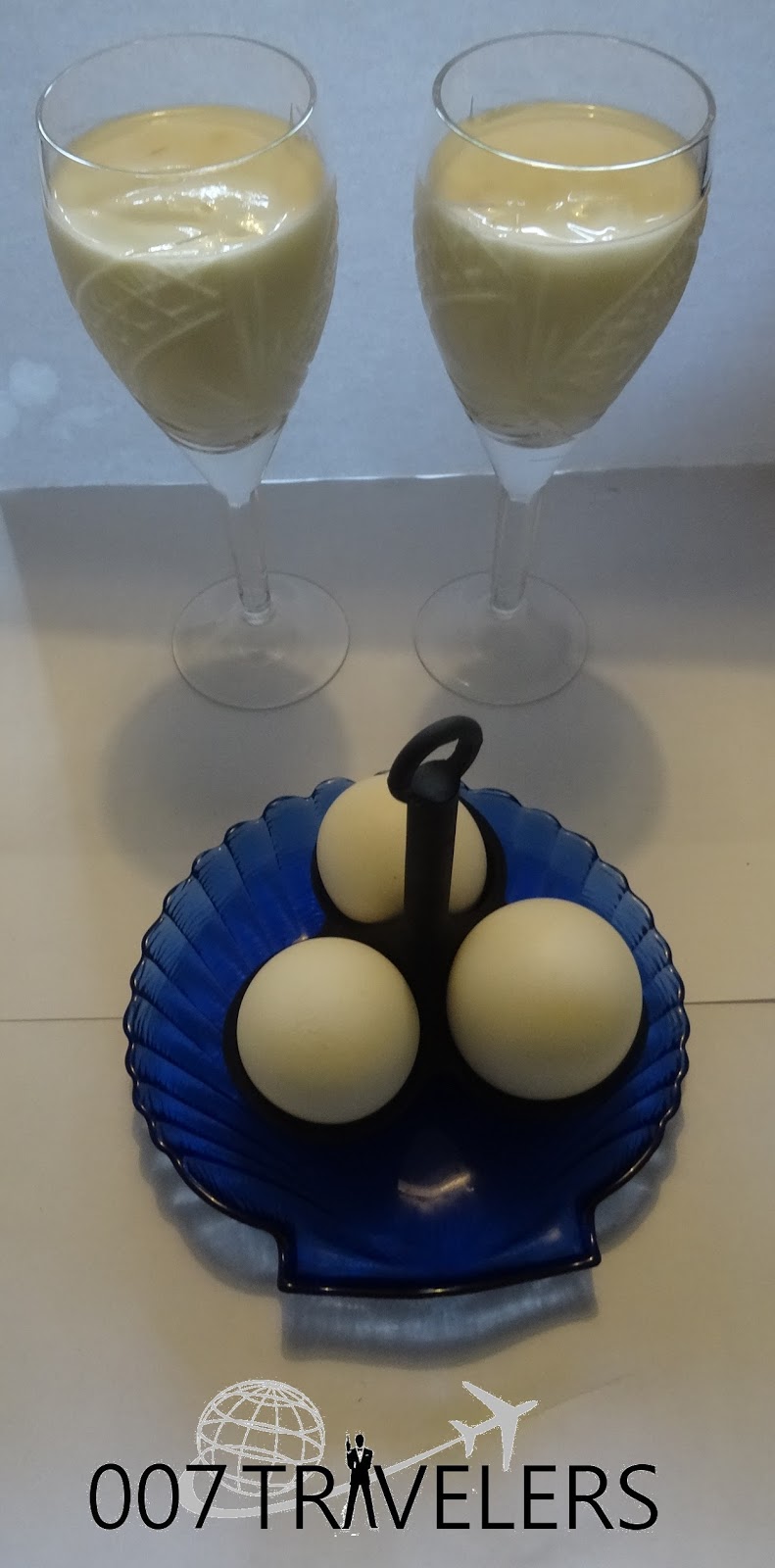 007 Food Breakfast of eggs and yogurt