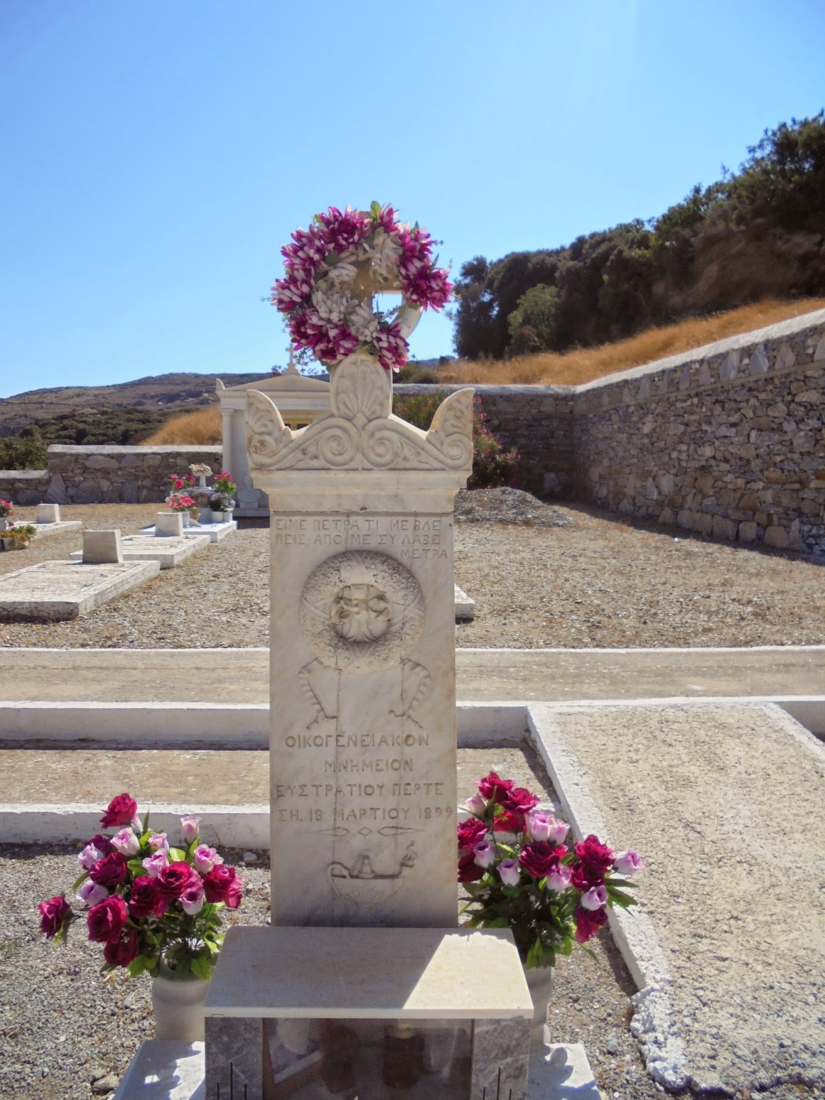 το ταφικό μνημείο του οίκου Περτέση στο νεκροταφείο του Ταξιάρχη της Μελίδας Άνδρου