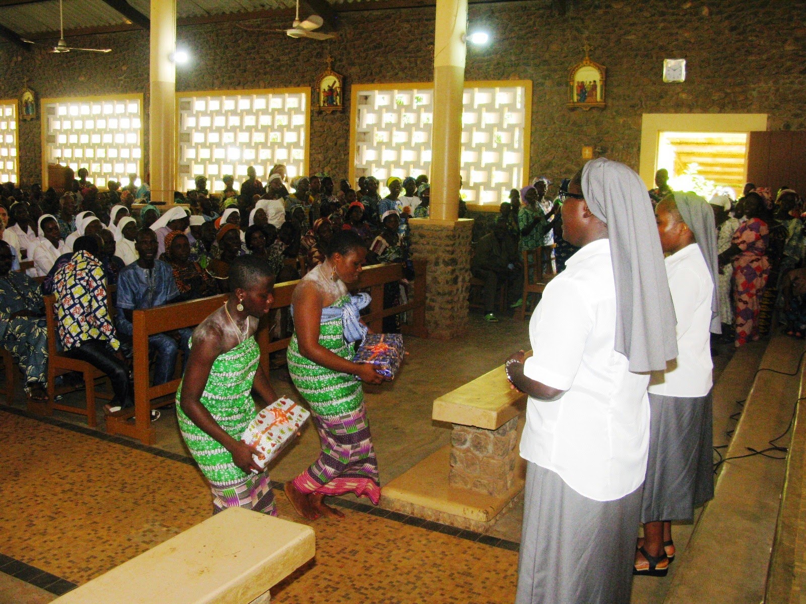 CAMINO Y CAYADO PROFESION PERPETUA EN LAS HERMANAS FRANCISCANAS