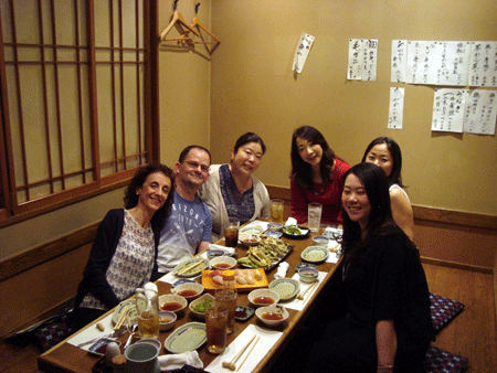 Cena con amigas japonesas en Tokio.