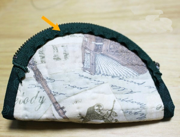This zip pouch is made with scraps sewn together to form panels, DIY Tutorial