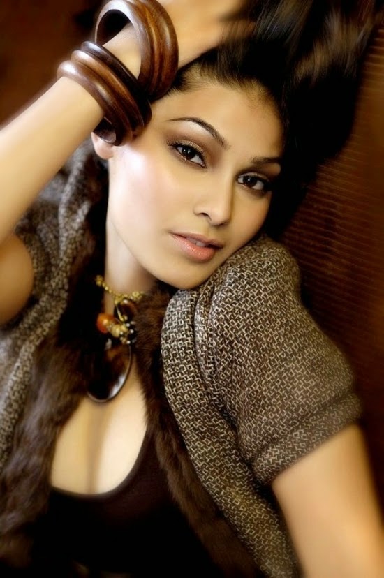 Actress HD Gallery: Pooja Gupta Hot and Spicy photo stills