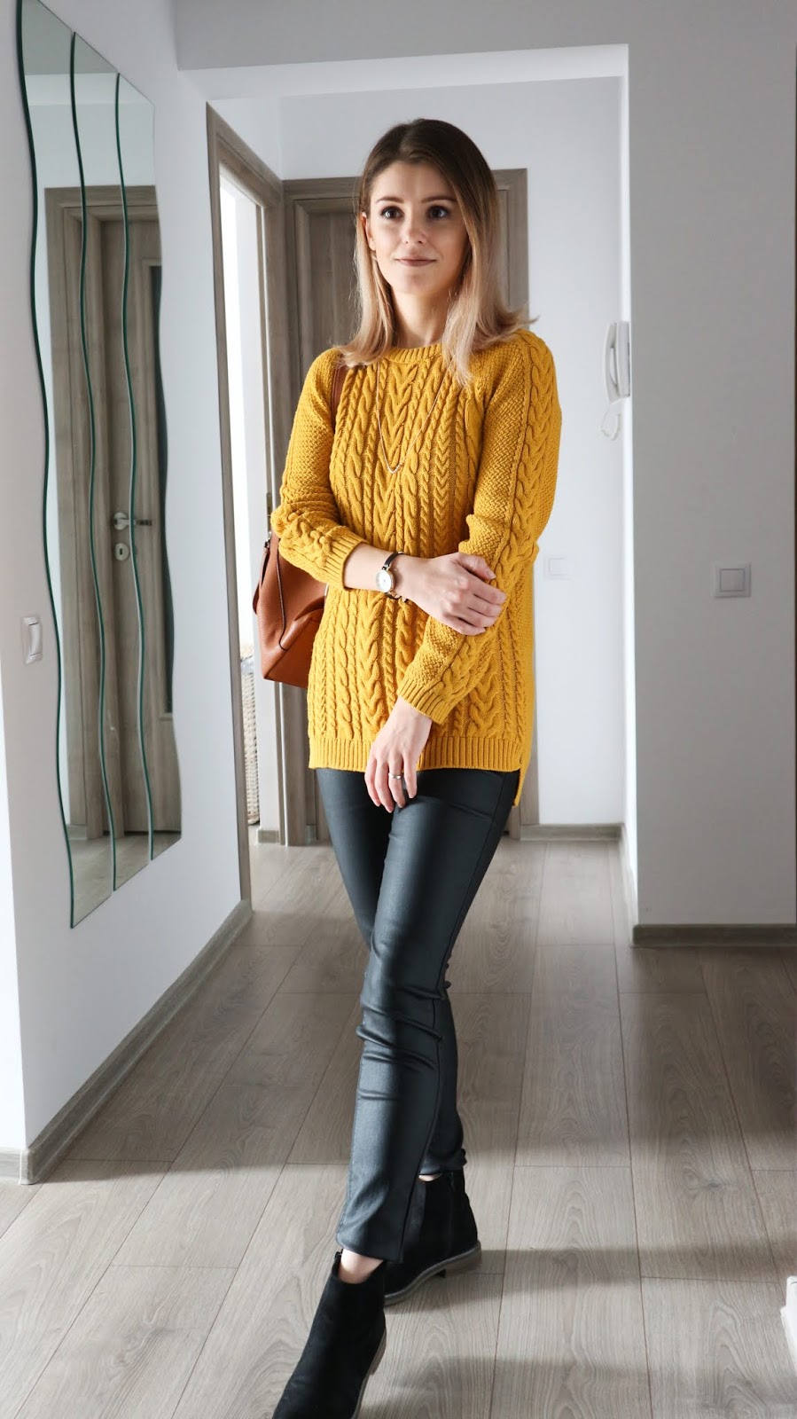 mustard jumper outfit