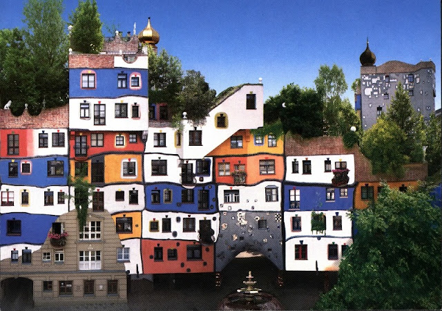 植物に覆われた不思議な建物、フンデルトヴァッサーの世界【arc】　フンデルトヴァッサー・ハウス(Hundertwasserhaus)　