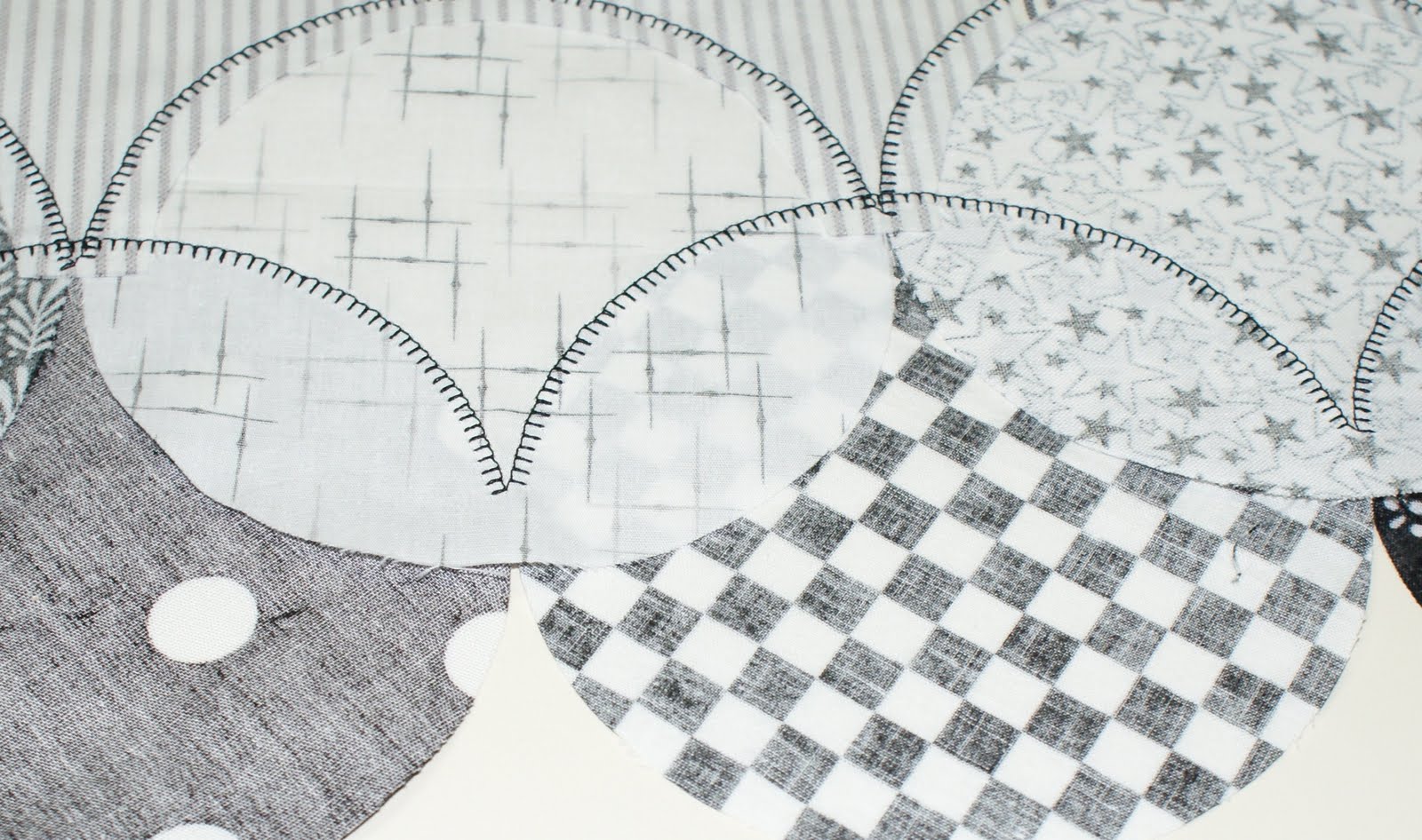 Bejeweledquilts by barb: CLAM SHELL TUTORIAL USING THE CIRCLE DIE FOR ...