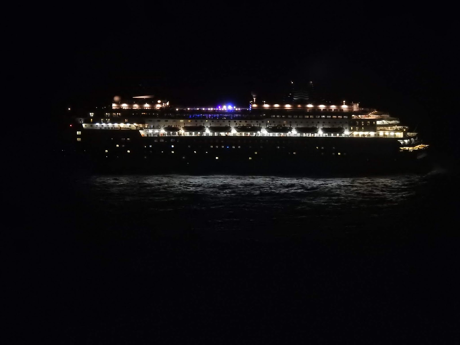 Mein Schiff 3' é aguardado esta noite na baía do Funchal —