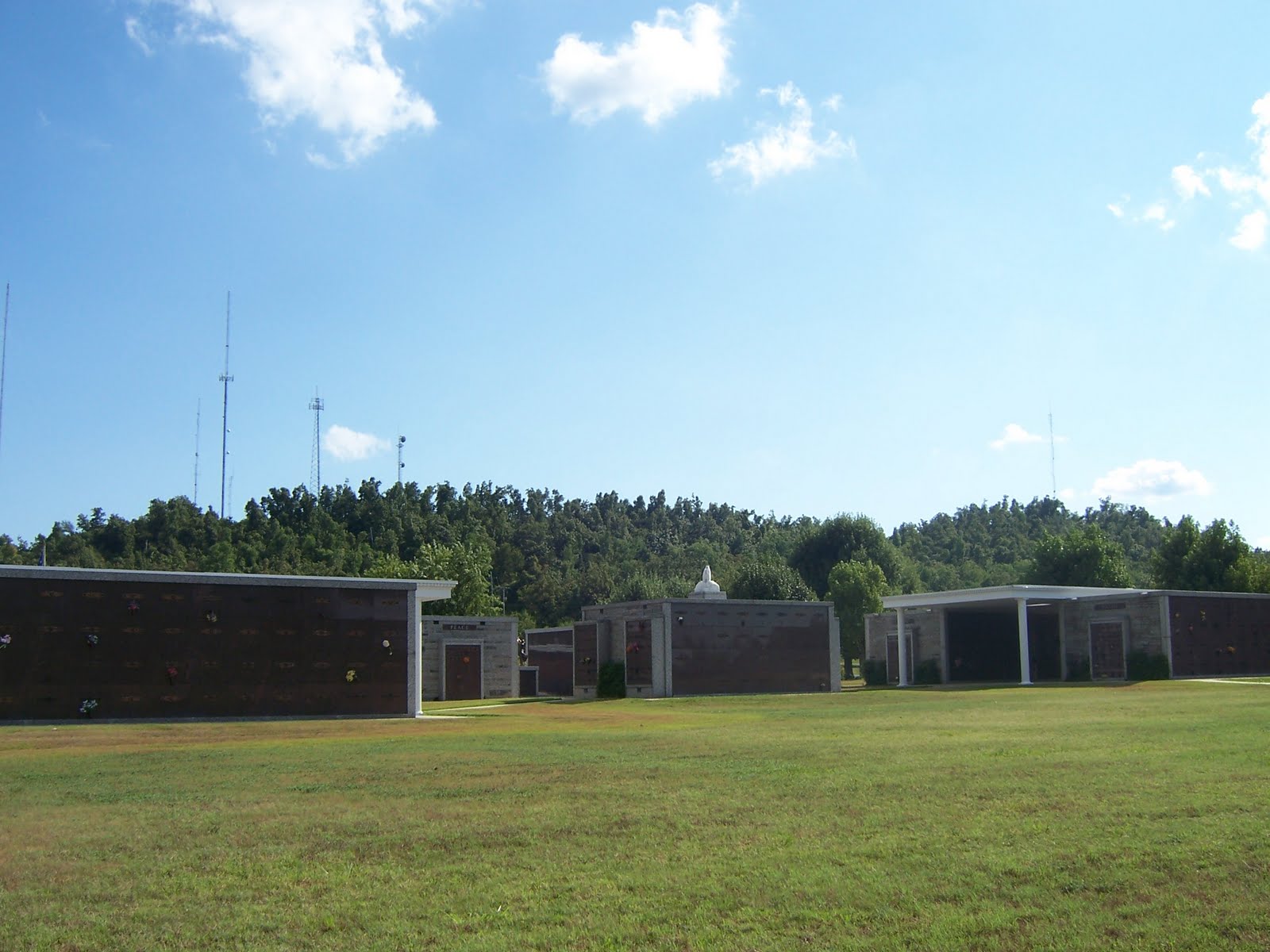 Cemeteries of Baxter County, AR Baxter Memorial Gardens is at the edge of Mountain Home on