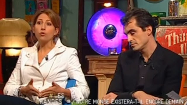 Maud Fontenoy avec Raphaël Enthoven sur le plateau des Grandes questions sur France 5