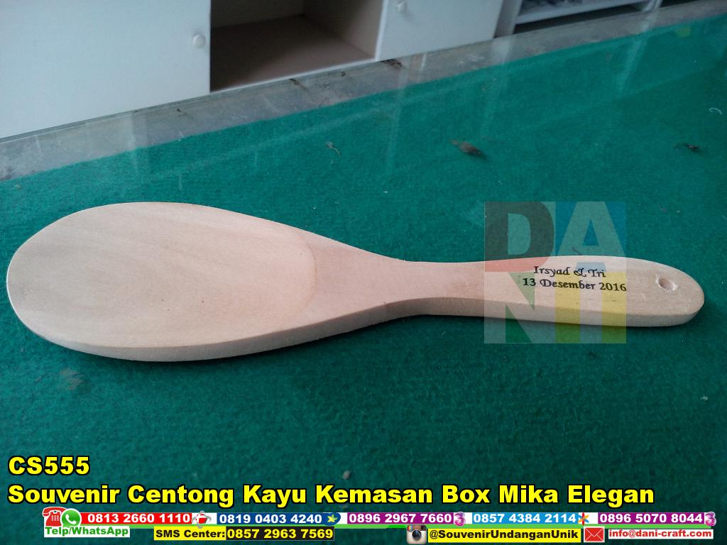 Souvenir Centong Kayu Kemasan Box Mika Elegan Souvenir Pernikahan