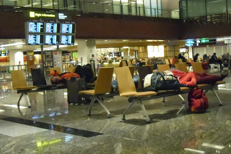 Tips Bagi Traveler Menginap di Bandara