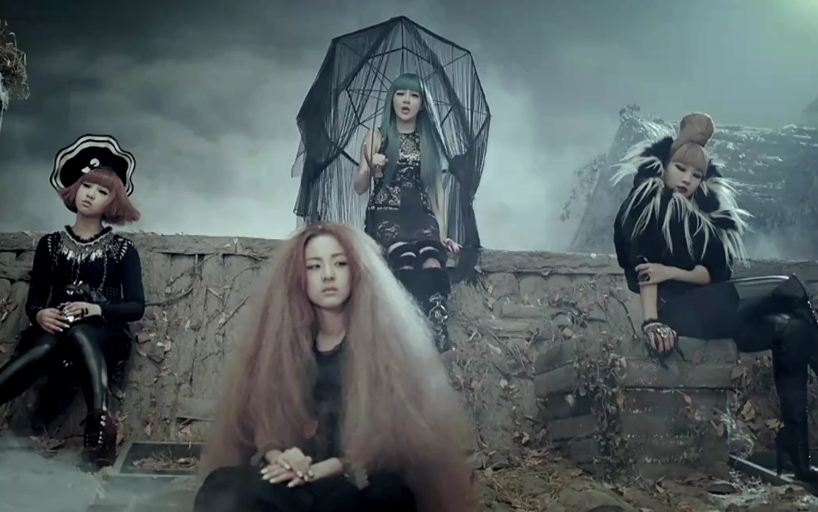 KPOPTownTV: 2NE1 - It Hurts ( APPA ) MV / Live