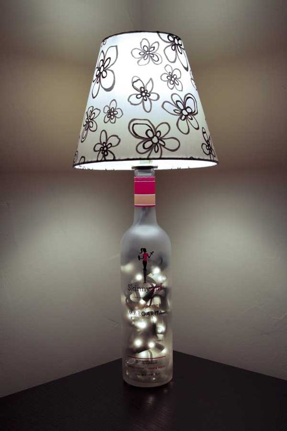 Aprende cómo hacer lamparas decorativas con botellas de licor