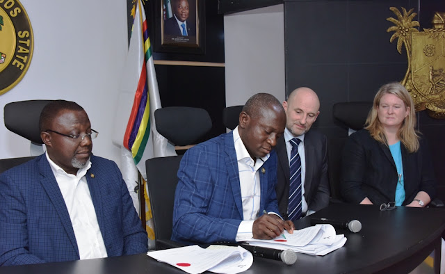 Lagos, UK firm sign N2.52 billion MOU to provide 10,000 street lights ?Deal to provide 500 jobs, facilitate hybrid energy plant