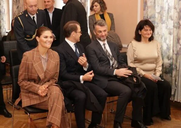 Crown Princess Victoria wore Andiata Odnala wool jacket in Pink. The Princess wore 2ndday check blazer pant suit brown