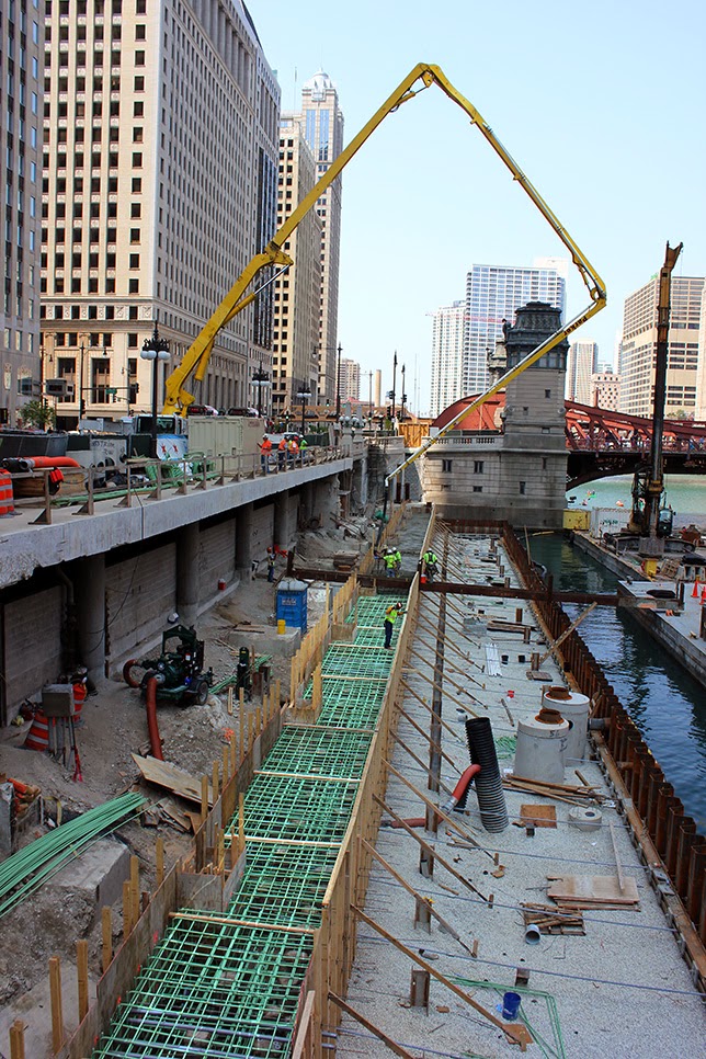 ArchitectureChicago PLUS Pour le Concret Chicago's new Riverwalk Emerges