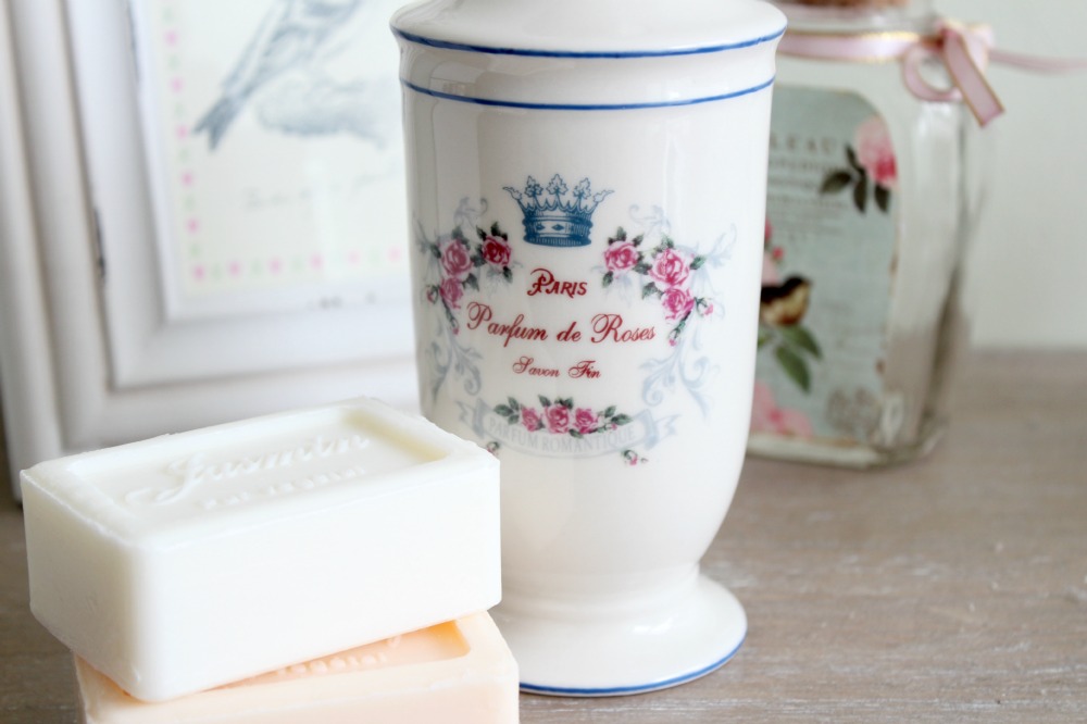 Amy Antoinette - Lifestyle Blog: Shabby Chic Home Accessories