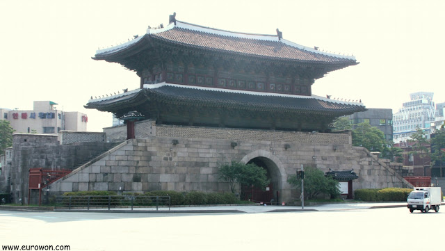 Puerta Dongdaemun de Seúl