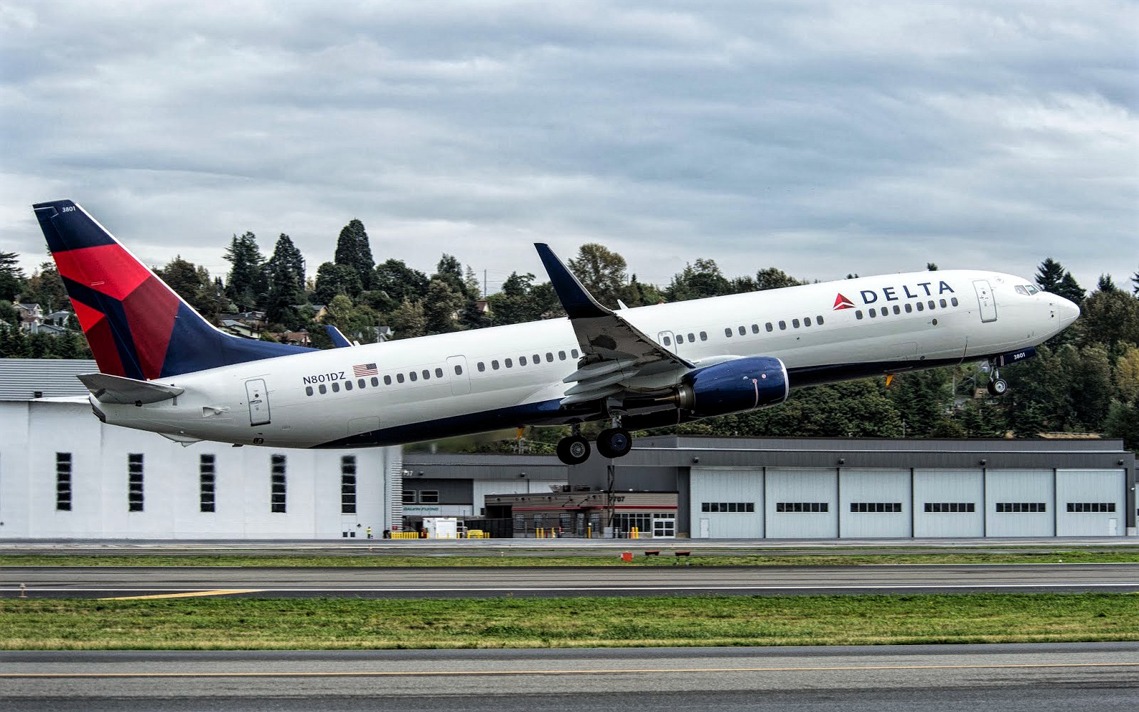 Boeing 737900ER Delta Air Lines Takeoff Climbing