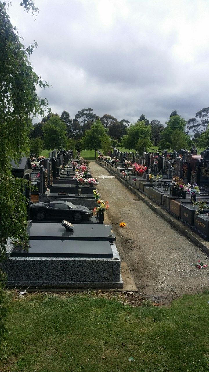Midlifewanderlust Springvale Botanical Cemetery Tour