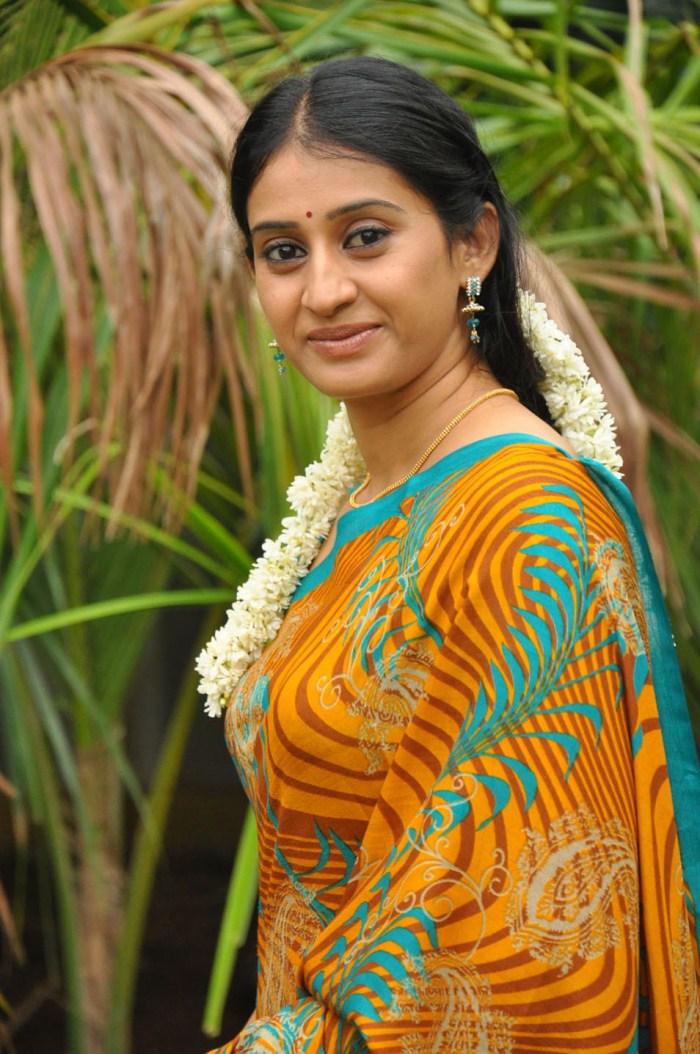 1stbuzz Telugu Tv Serial Actress Meena Beautiful Saree Photos