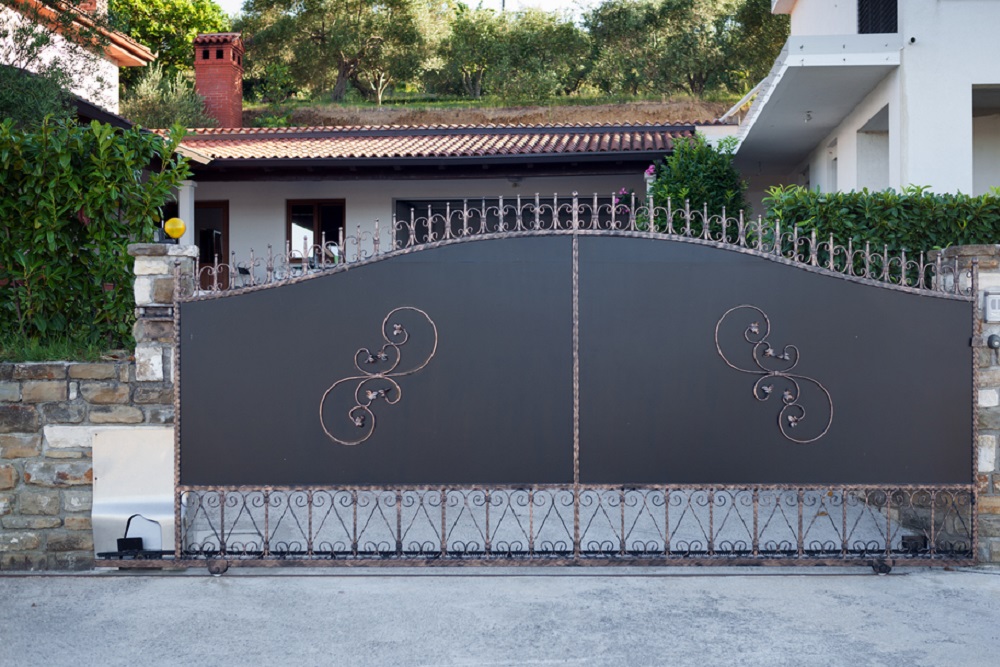 Aussie's Hub How Useful to Install Cantilever Gate in Your Industry?